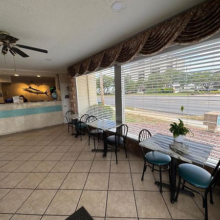 Hole Inn The Wall Hotel - Fort Walton Beach - Sunset Plaza - Nearby Beaches & Hurlburt Buitenkant foto