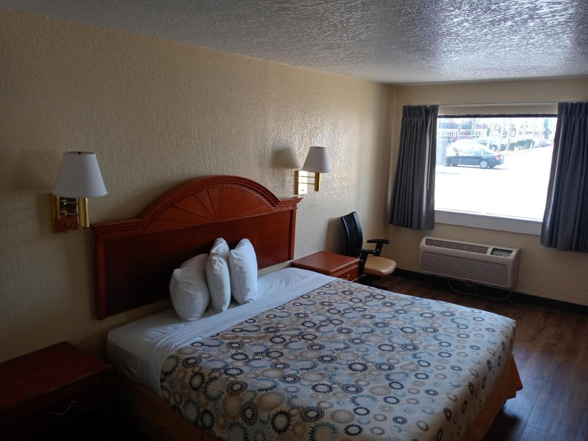 Hole Inn The Wall Hotel - Fort Walton Beach - Sunset Plaza - Nearby Beaches & Hurlburt Buitenkant foto
