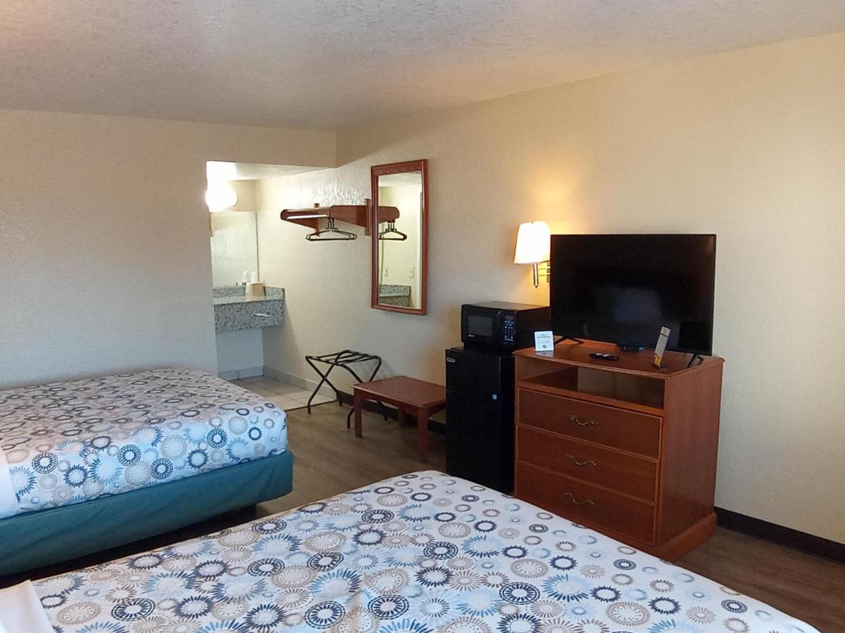 Hole Inn The Wall Hotel - Fort Walton Beach - Sunset Plaza - Nearby Beaches & Hurlburt Buitenkant foto