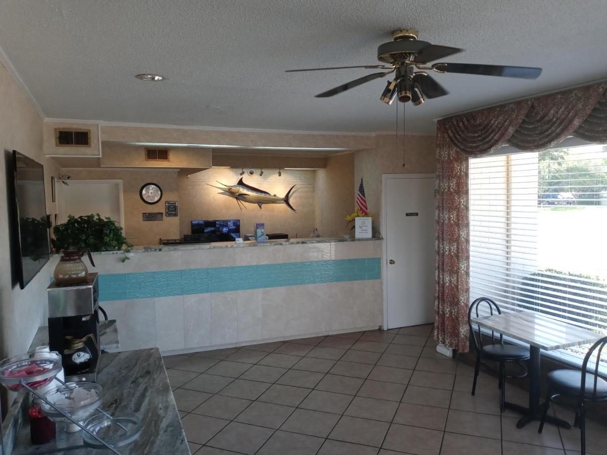 Hole Inn The Wall Hotel - Fort Walton Beach - Sunset Plaza - Nearby Beaches & Hurlburt Buitenkant foto