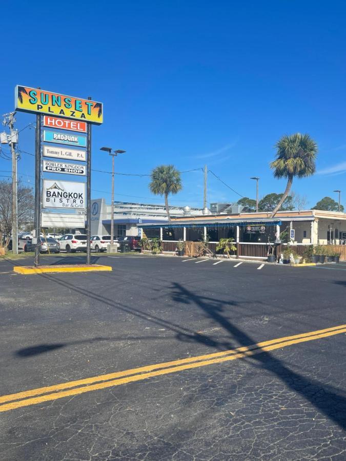 Hole Inn The Wall Hotel - Fort Walton Beach - Sunset Plaza - Nearby Beaches & Hurlburt Buitenkant foto