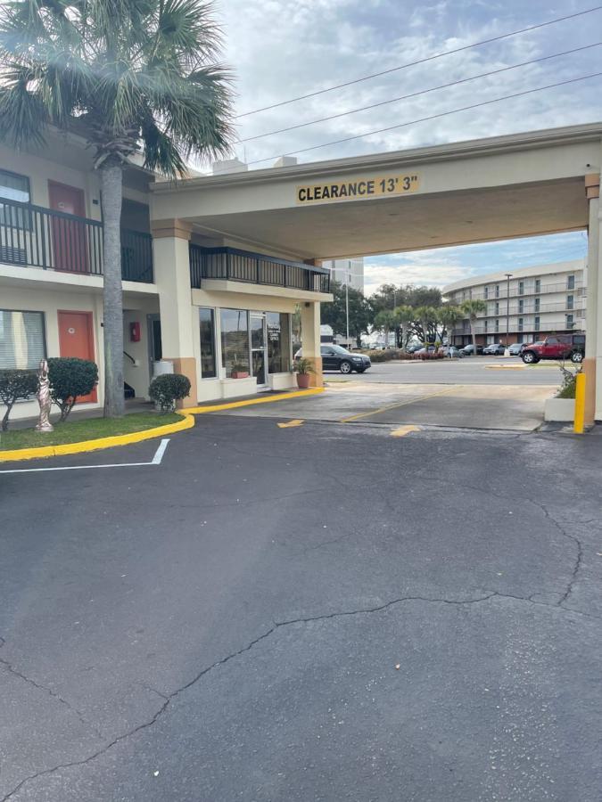 Hole Inn The Wall Hotel - Fort Walton Beach - Sunset Plaza - Nearby Beaches & Hurlburt Buitenkant foto