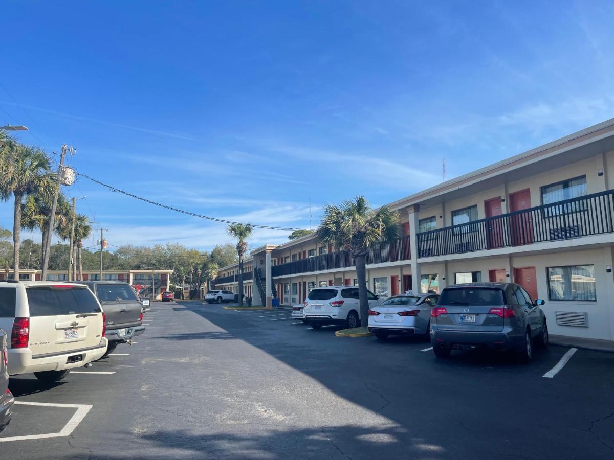 Hole Inn The Wall Hotel - Fort Walton Beach - Sunset Plaza - Nearby Beaches & Hurlburt Buitenkant foto