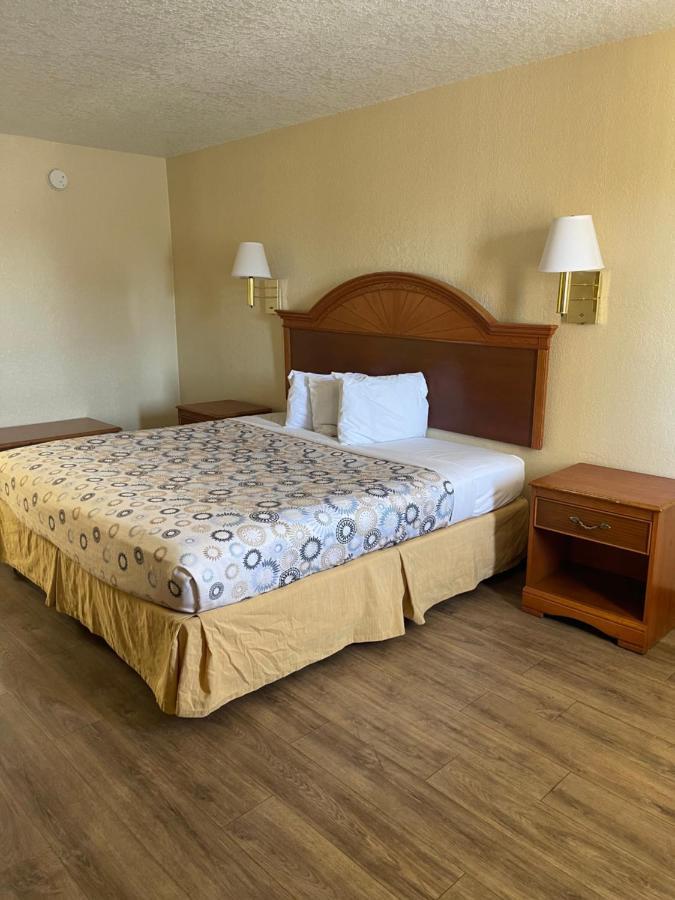 Hole Inn The Wall Hotel - Fort Walton Beach - Sunset Plaza - Nearby Beaches & Hurlburt Buitenkant foto