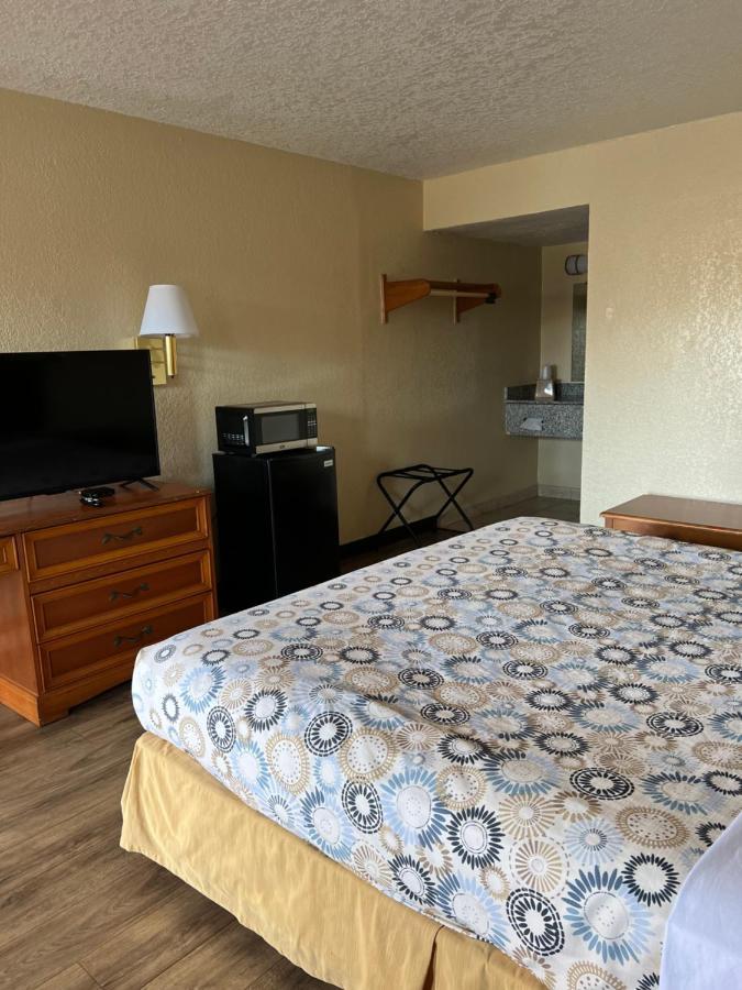 Hole Inn The Wall Hotel - Fort Walton Beach - Sunset Plaza - Nearby Beaches & Hurlburt Buitenkant foto