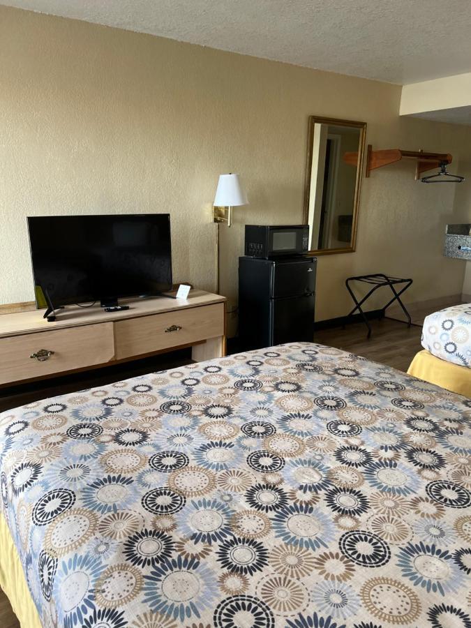 Hole Inn The Wall Hotel - Fort Walton Beach - Sunset Plaza - Nearby Beaches & Hurlburt Buitenkant foto
