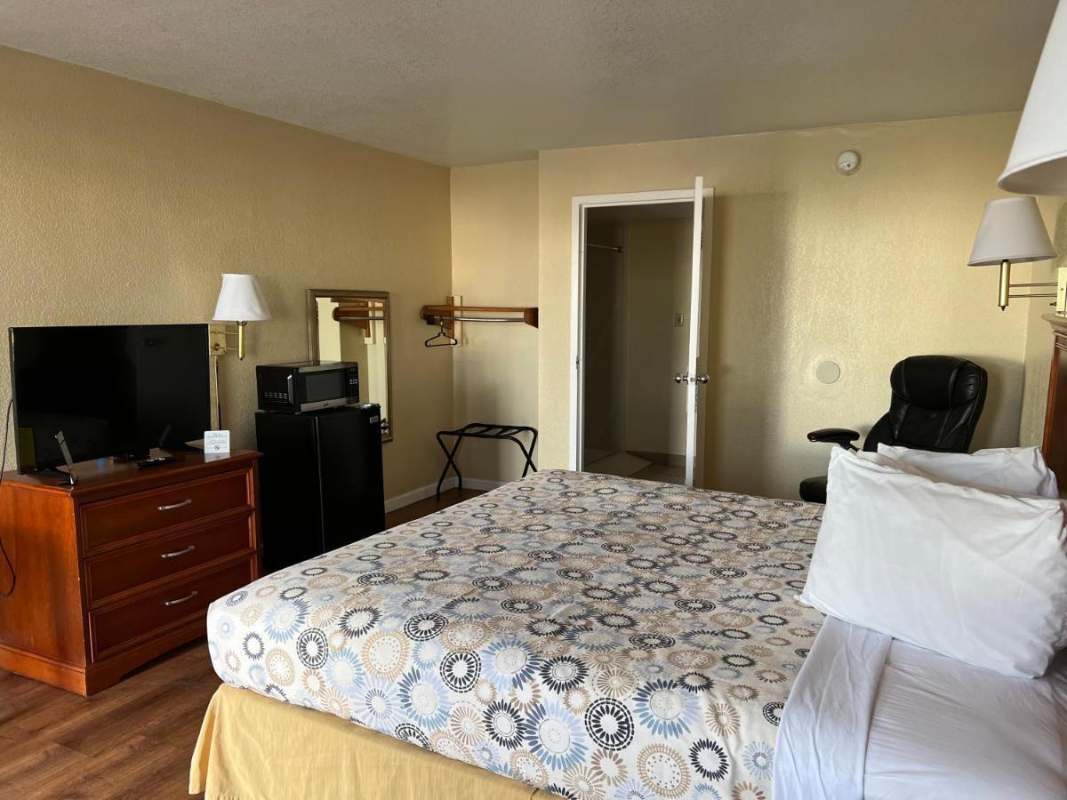 Hole Inn The Wall Hotel - Fort Walton Beach - Sunset Plaza - Nearby Beaches & Hurlburt Buitenkant foto