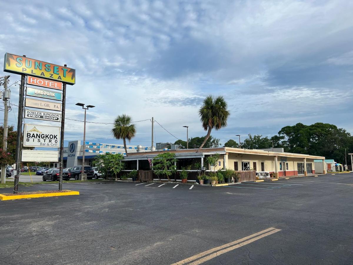 Hole Inn The Wall Hotel - Fort Walton Beach - Sunset Plaza - Nearby Beaches & Hurlburt Buitenkant foto