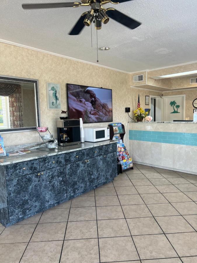 Hole Inn The Wall Hotel - Fort Walton Beach - Sunset Plaza - Nearby Beaches & Hurlburt Buitenkant foto