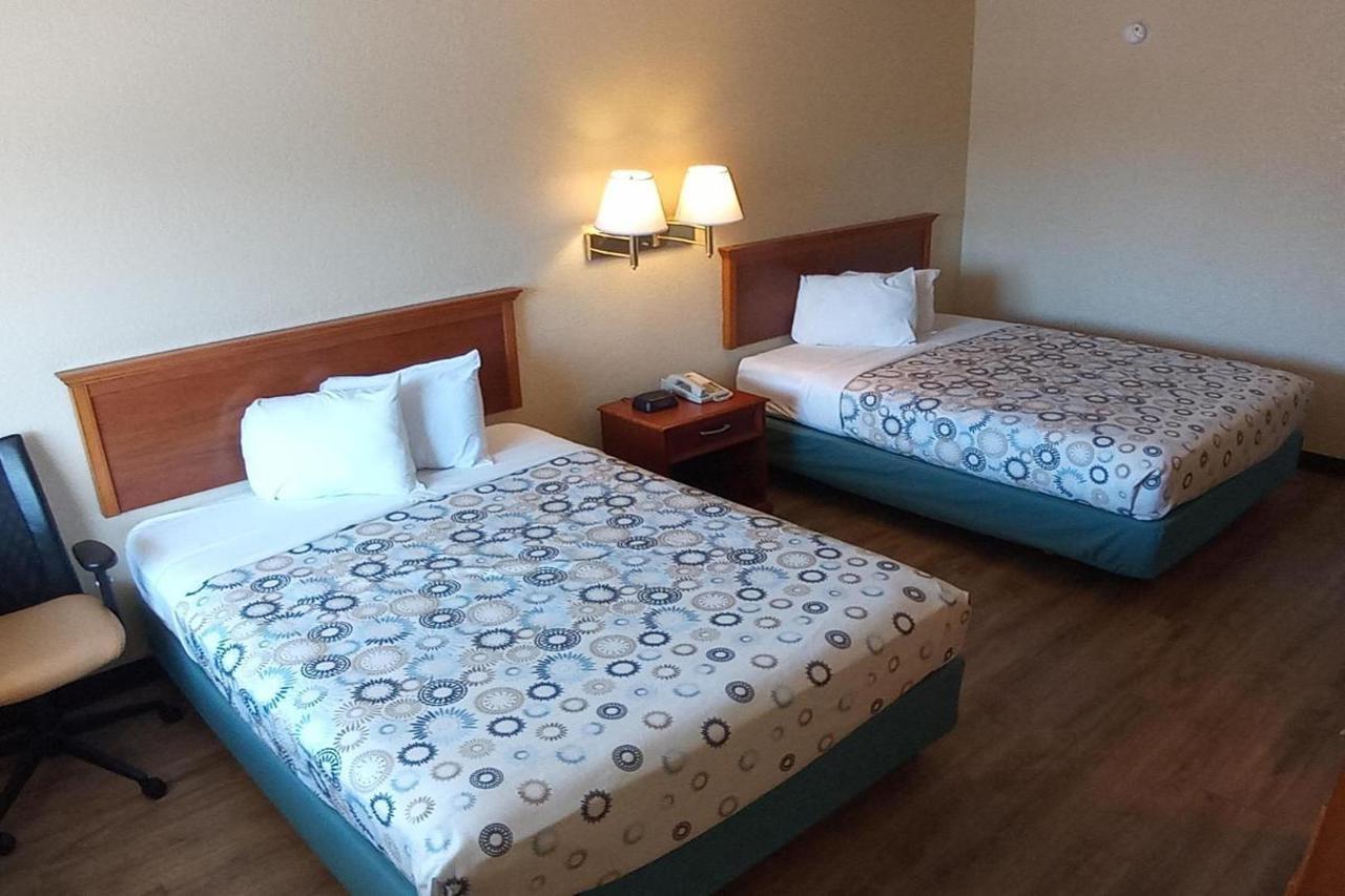 Hole Inn The Wall Hotel - Fort Walton Beach - Sunset Plaza - Nearby Beaches & Hurlburt Buitenkant foto