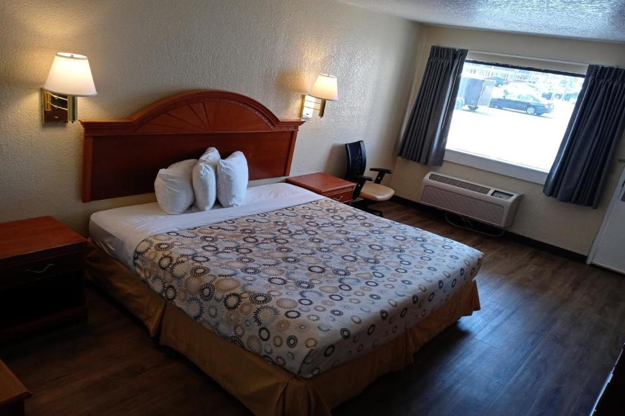 Hole Inn The Wall Hotel - Fort Walton Beach - Sunset Plaza - Nearby Beaches & Hurlburt Buitenkant foto