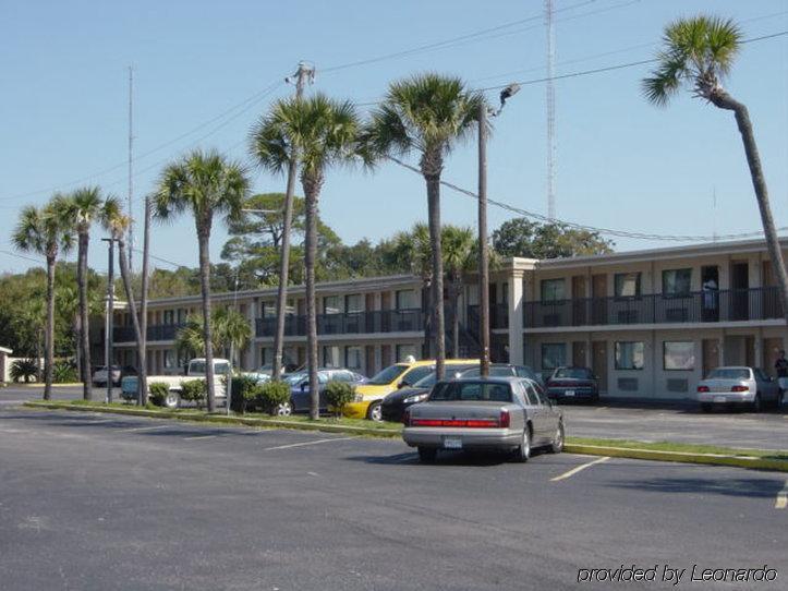 Hole Inn The Wall Hotel - Fort Walton Beach - Sunset Plaza - Nearby Beaches & Hurlburt Buitenkant foto