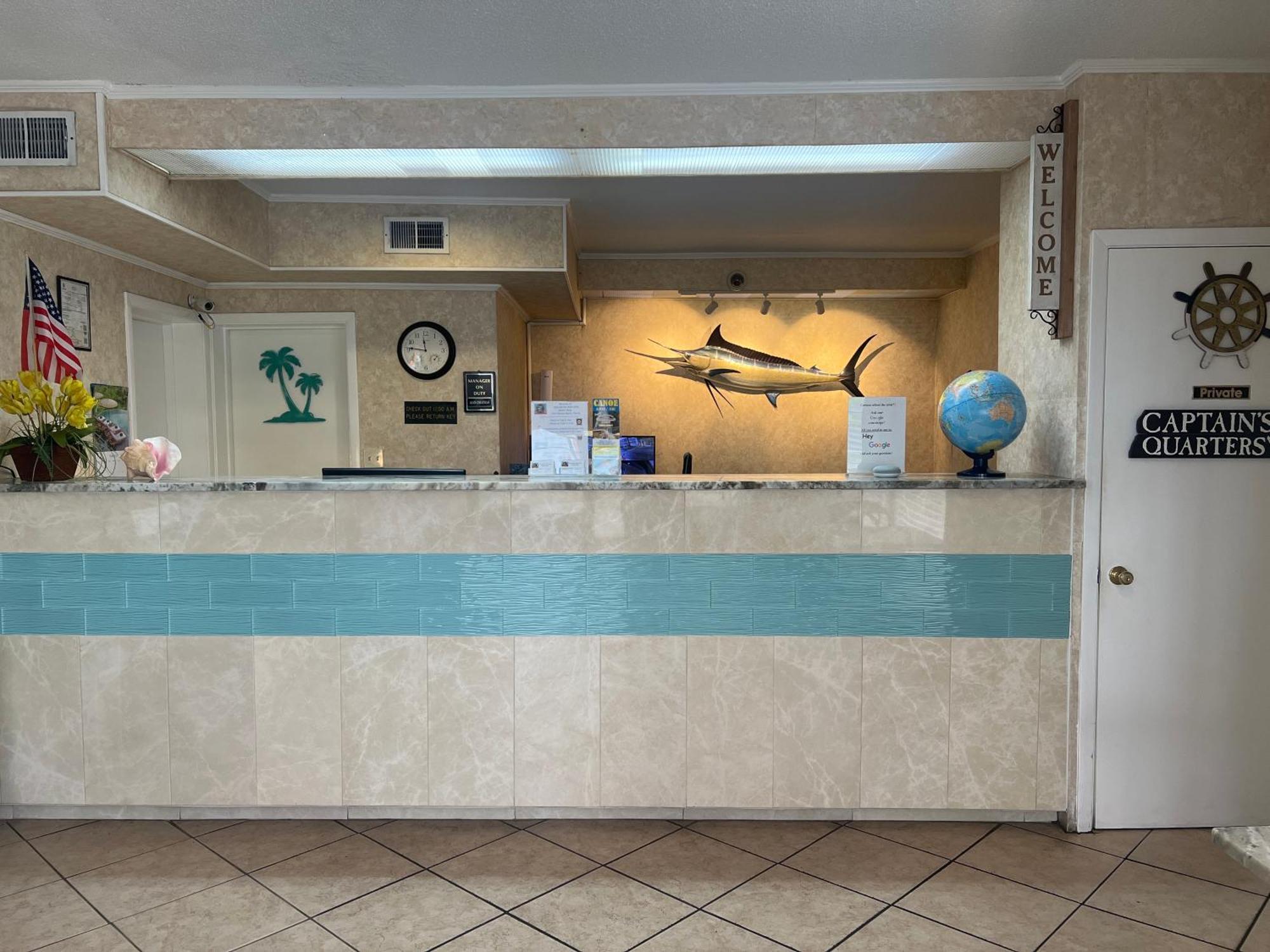 Hole Inn The Wall Hotel - Fort Walton Beach - Sunset Plaza - Nearby Beaches & Hurlburt Buitenkant foto