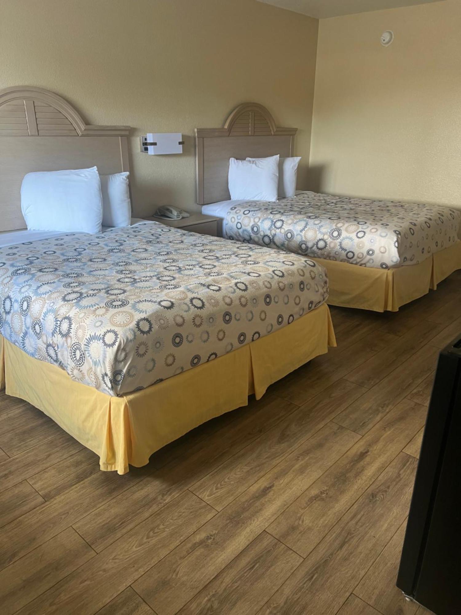 Hole Inn The Wall Hotel - Fort Walton Beach - Sunset Plaza - Nearby Beaches & Hurlburt Buitenkant foto