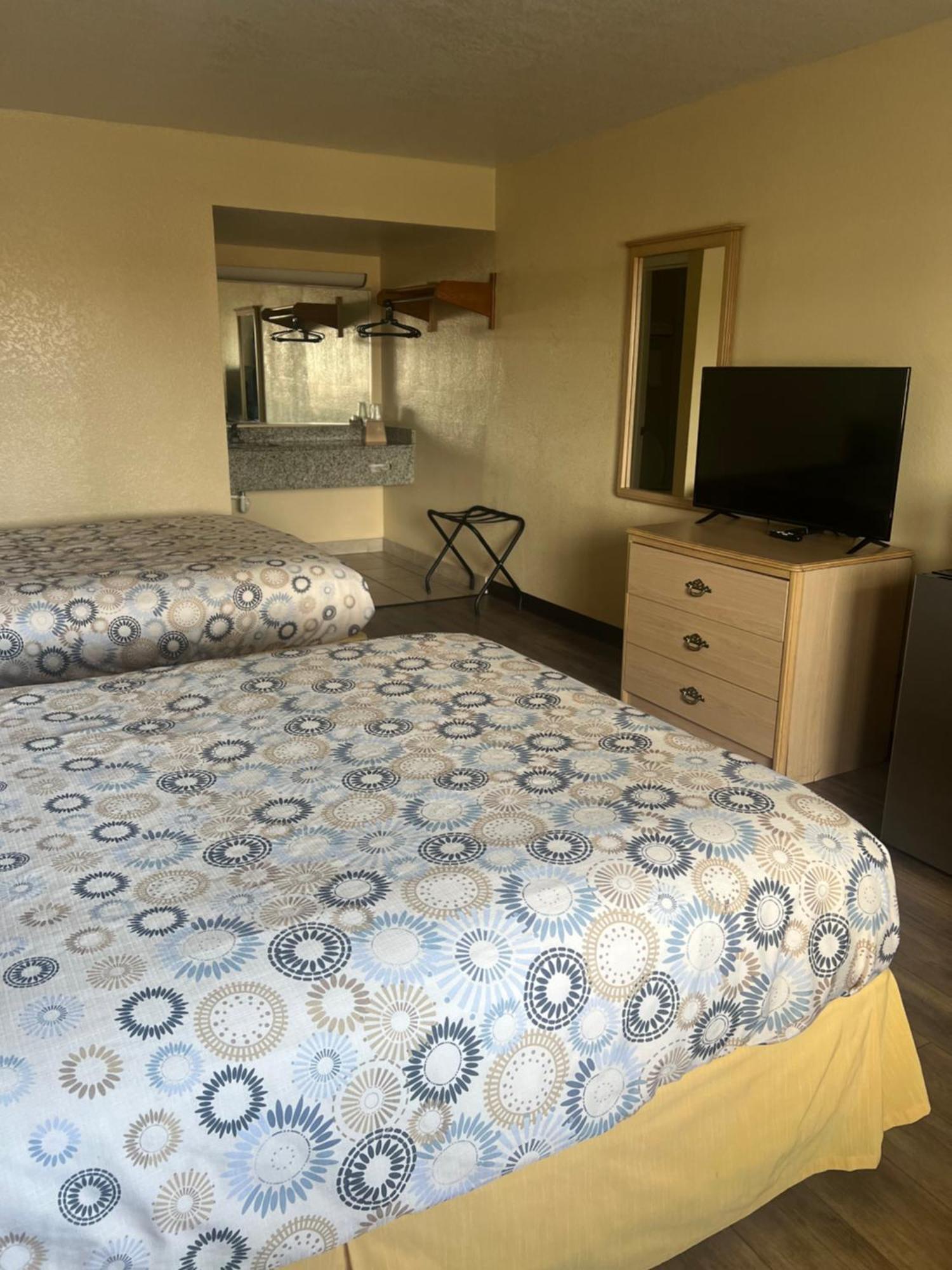 Hole Inn The Wall Hotel - Fort Walton Beach - Sunset Plaza - Nearby Beaches & Hurlburt Buitenkant foto