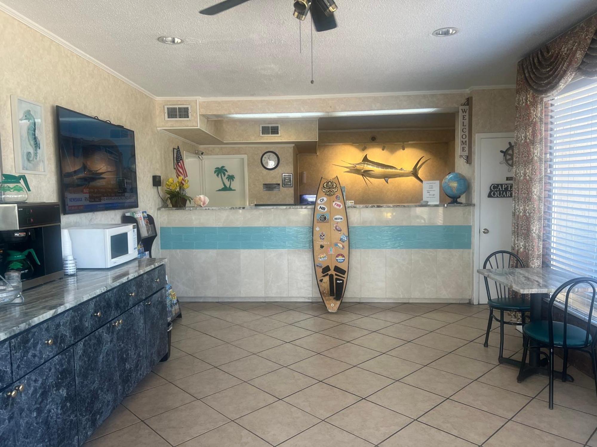 Hole Inn The Wall Hotel - Fort Walton Beach - Sunset Plaza - Nearby Beaches & Hurlburt Buitenkant foto