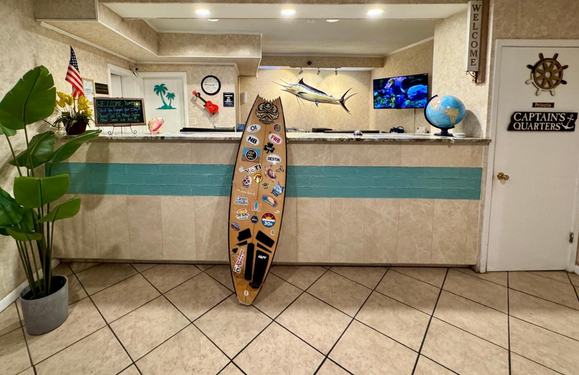 Hole Inn The Wall Hotel - Fort Walton Beach - Sunset Plaza - Nearby Beaches & Hurlburt Buitenkant foto