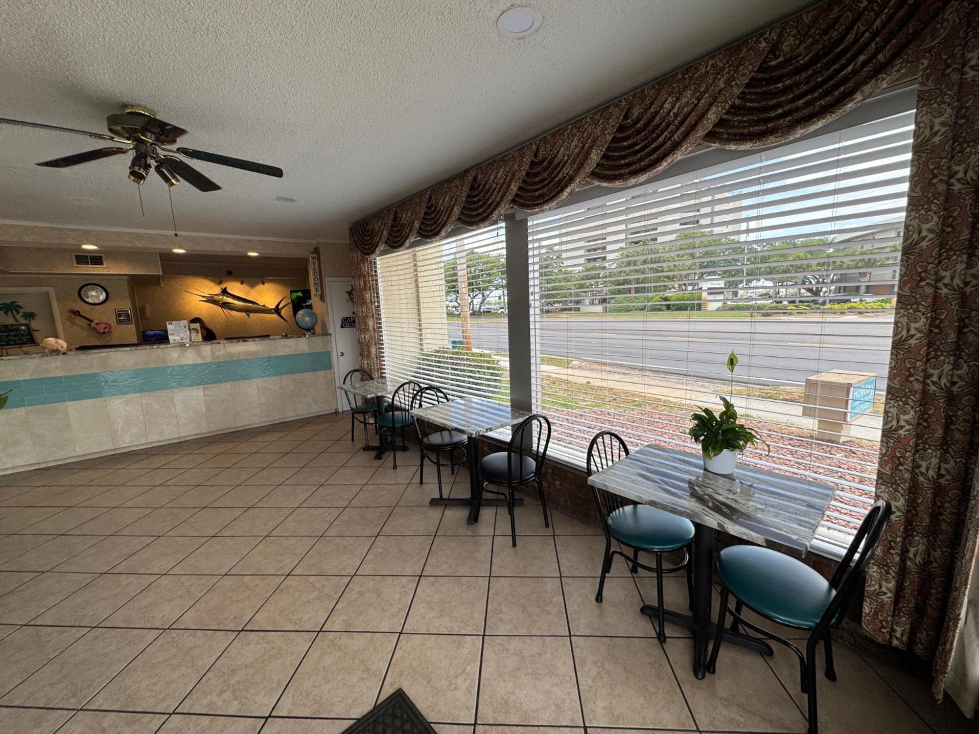 Hole Inn The Wall Hotel - Fort Walton Beach - Sunset Plaza - Nearby Beaches & Hurlburt Buitenkant foto