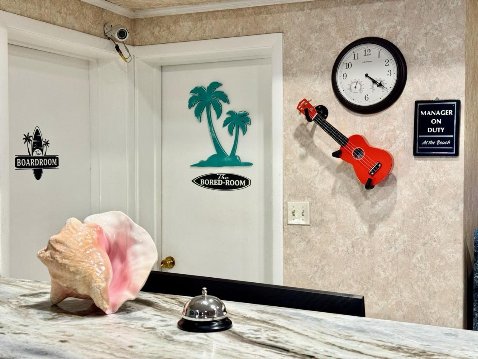 Hole Inn The Wall Hotel - Fort Walton Beach - Sunset Plaza - Nearby Beaches & Hurlburt Buitenkant foto